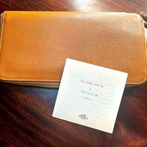 Hermes - tan leather - silver hardware - zip wallet